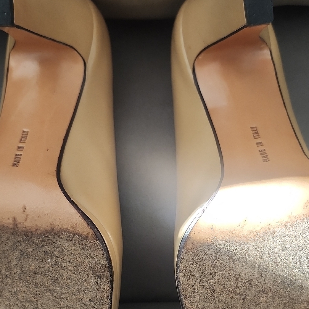 Salvatore Ferragamo Beige Leather Pointed-Toe Pumps - Picture 7 of 11